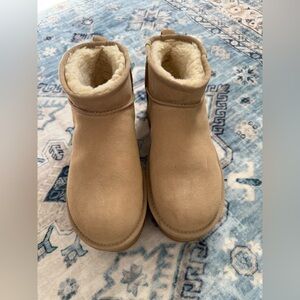 UGG Sand Classic Ultra Mini Platform